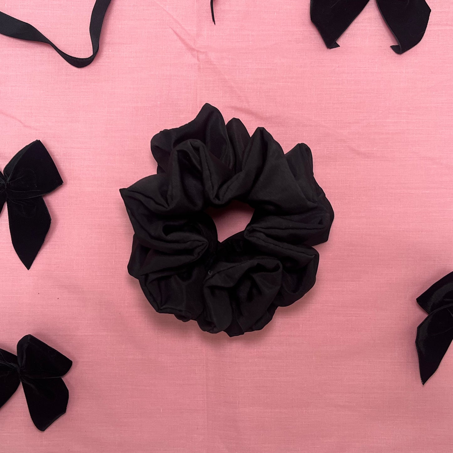 Gather Scrunchie - Black